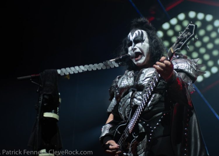 Kiss 10 of 28