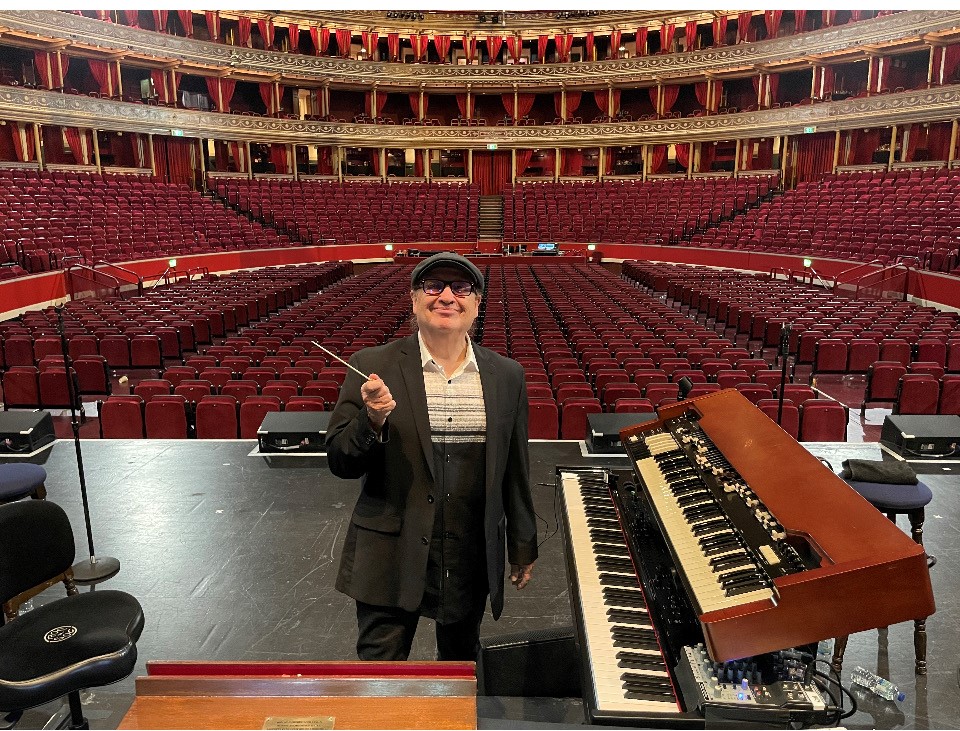 INTERVIEW: ROBBY ROBINSON (FRANKIE VALLI MUSIC DIRECTOR)
